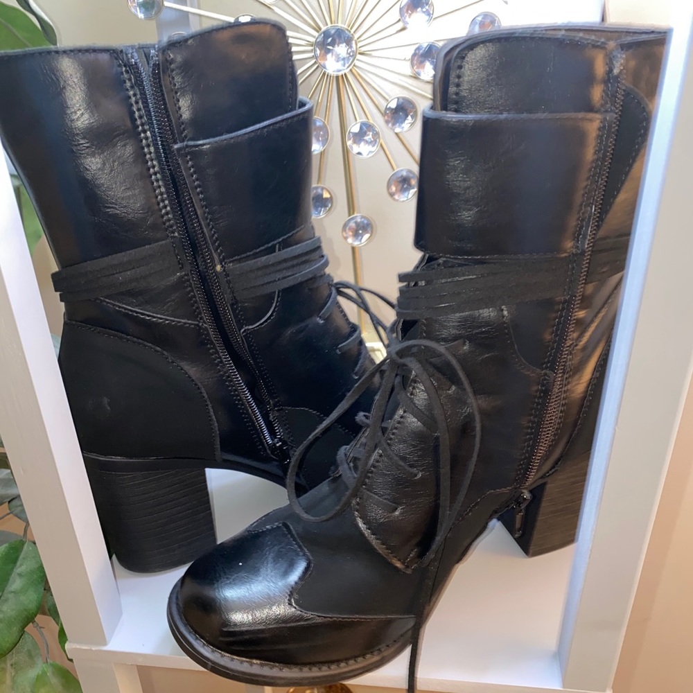 CHUNKY HEEL black suede and leather tie up bootie